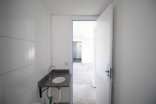 Banheiro de apartamento para alugar com 1 quarto, 33m² em Lomba do Pinheiro, Porto Alegre
