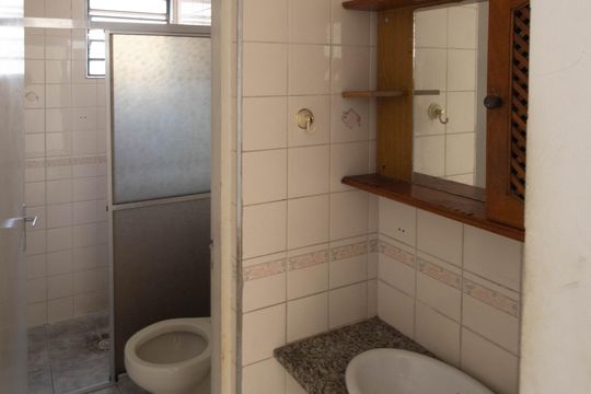 Banheiro de apartamento à venda com 2 quartos, 49m² em Jardim Martins Silva, São Paulo