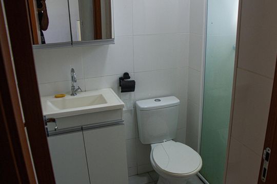 Banheiro  de apartamento para alugar com 2 quartos, 42m² em Guaratiba, Rio de Janeiro
