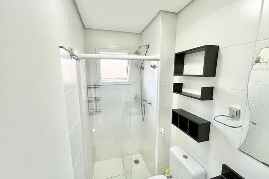 Banheiro da Suíte  de apartamento para alugar com 2 quartos, 56m² em Vila Santa Maria, São Paulo