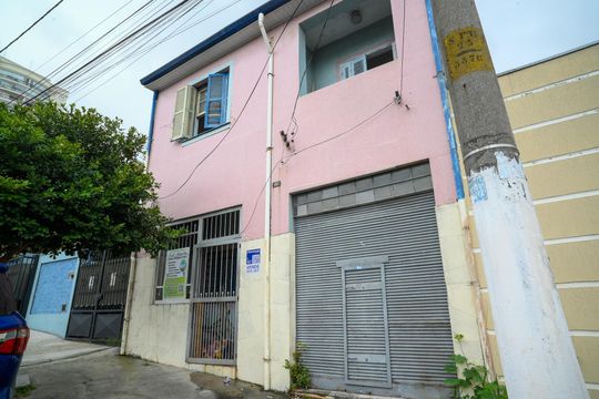 Fachada de casa à venda com 3 quartos, 130m² em Vila Moinho Velho, São Paulo