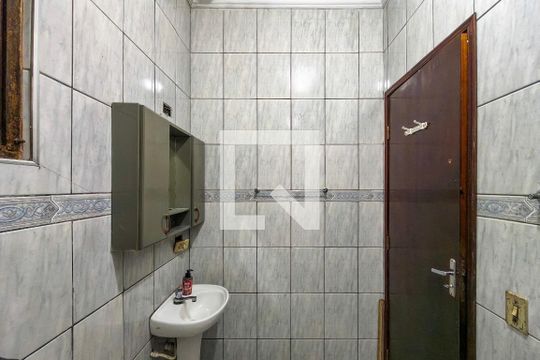 Banheiro de casa para alugar com 2 quartos, 131m² em Vila Assuncao, Praia Grande