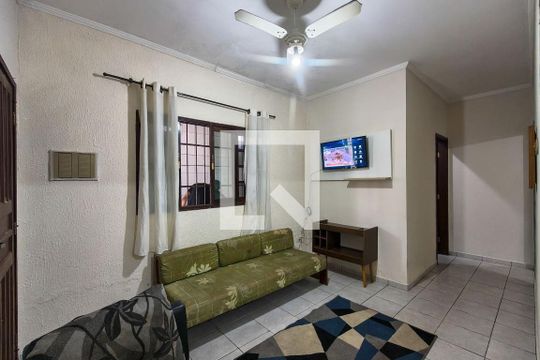 Sala de casa para alugar com 2 quartos, 131m² em Vila Assuncao, Praia Grande