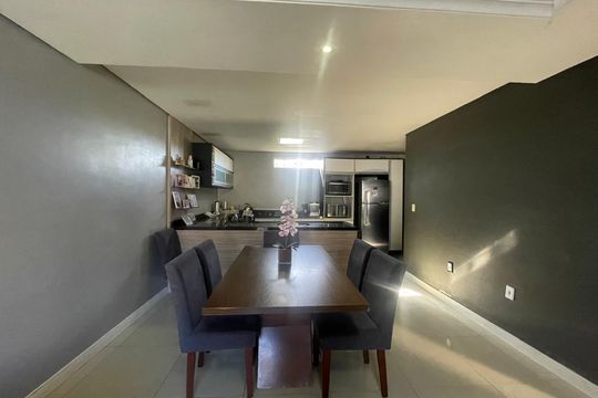 Casa à venda com 2 quartos, 130m² em Santa Teresa, São Leopoldo
