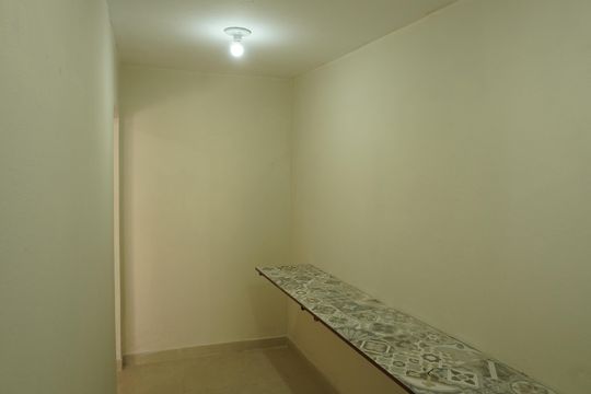 Closet da suíte de casa para alugar com 1 quarto, 90m² em Jardim Ricetti, São Carlos