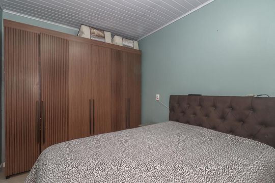Quarto de casa à venda com 2 quartos, 60m² em Mário Quintana, Porto Alegre