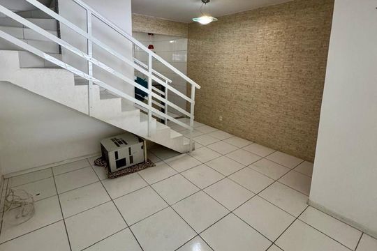 Sala de casa de condomínio para alugar com 2 quartos, 70m² em Vista Alegre, São Gonçalo