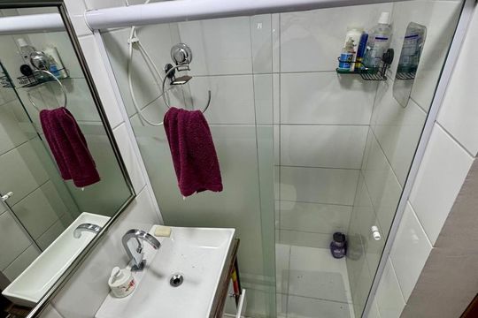 Banheiro de casa de condomínio para alugar com 2 quartos, 70m² em Vista Alegre, São Gonçalo