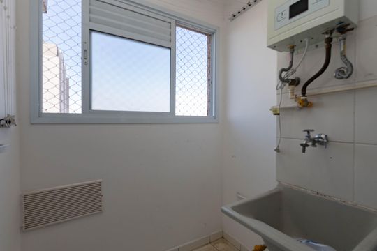 Área de Serviço de apartamento para alugar com 2 quartos, 47m² em Parque Vitoria, São Paulo