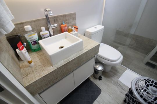 Banheiro de apartamento para alugar com 2 quartos, 58m² em Cidade São Francisco, São Paulo