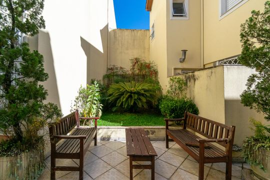Área comum de casa de condomínio à venda com 3 quartos, 133m² em Vila Fachini, São Paulo