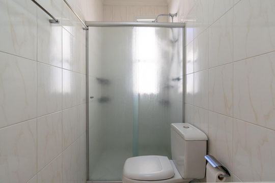 Banheiro da Suíte de casa de condomínio à venda com 3 quartos, 133m² em Vila Fachini, São Paulo