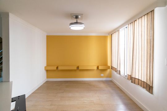 Sala  de casa de condomínio à venda com 3 quartos, 133m² em Vila Fachini, São Paulo