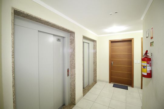 Corredor de apartamento para alugar com 2 quartos, 74m² em Vila Jardim, Porto Alegre