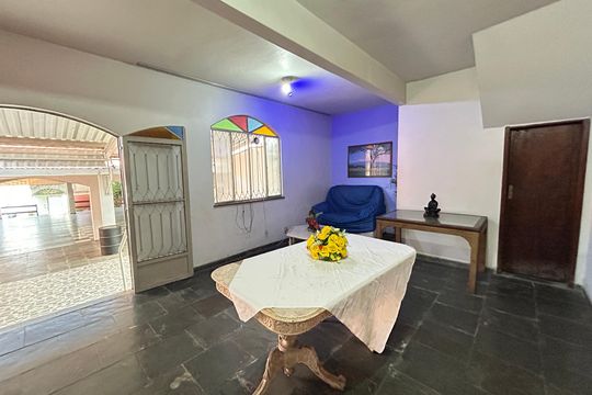 Sala de casa para alugar com 2 quartos, 400m² em Bento Ribeiro, Rio de Janeiro