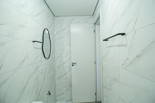 Banheiro da suíte de kitnet/studio à venda com 1 quarto, 34m² em Jaguará, São Paulo