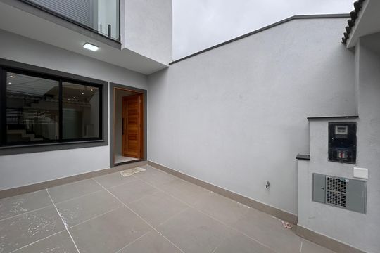 Garagem  de casa à venda com 2 quartos, 90m² em Vila Campo Grande, São Paulo