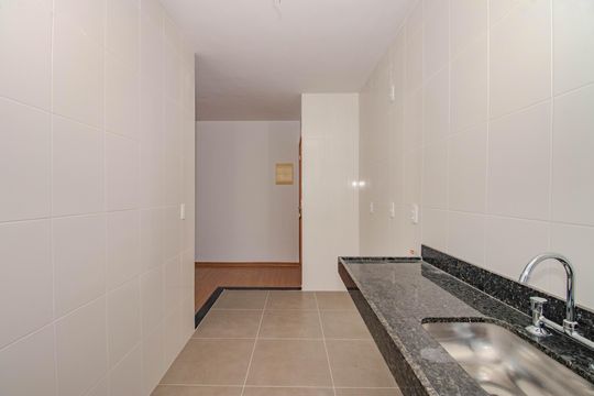 Cozinha e Área de Serviço de apartamento à venda com 2 quartos, 53m² em Jardim Carvalho, Porto Alegre