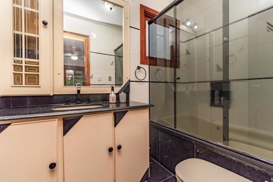 Casa para alugar com 4 quartos, 311m² em Chácara das Pedras, Porto Alegre