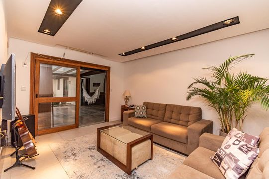 Casa para alugar com 4 quartos, 311m² em Chácara das Pedras, Porto Alegre