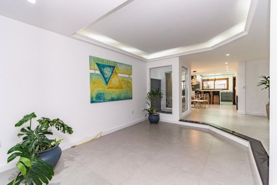 Casa para alugar com 4 quartos, 311m² em Chácara das Pedras, Porto Alegre