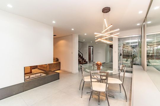 Casa para alugar com 4 quartos, 311m² em Chácara das Pedras, Porto Alegre