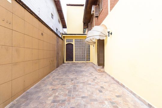 Quintal de casa para alugar com 5 quartos, 450m² em Jardim Barbacena, Cotia