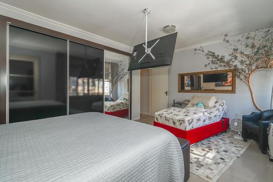 Quarto de apartamento para alugar com 2 quartos, 100m² em Floresta, Porto Alegre