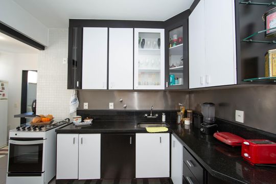 COZINHA de apartamento à venda com 3 quartos, 110m² em Santo Antônio, Belo Horizonte