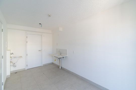 Sala/Cozinha de apartamento à venda com 1 quarto, 29m² em Jardim Itacolomi, São Paulo
