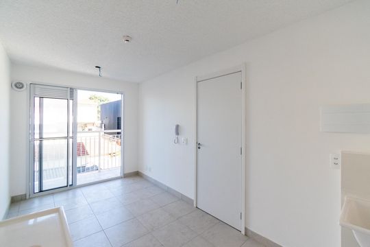 Sala/Cozinha de apartamento à venda com 1 quarto, 29m² em Jardim Itacolomi, São Paulo