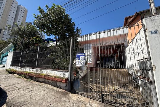 Fachada  de casa à venda com 3 quartos, 350m² em Vila Galvão, Guarulhos