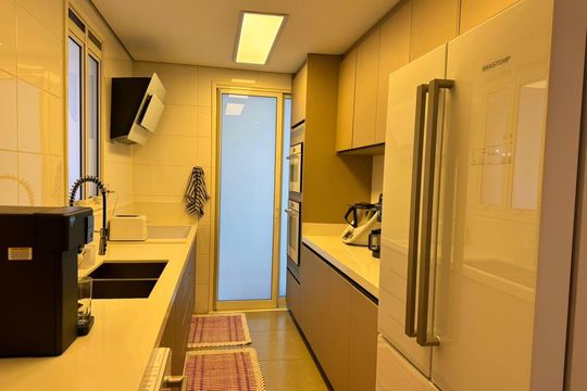 Cozinha de apartamento à venda com 3 quartos, 140m² em Centro Empresarial Tamboré, Santana de Parnaíba