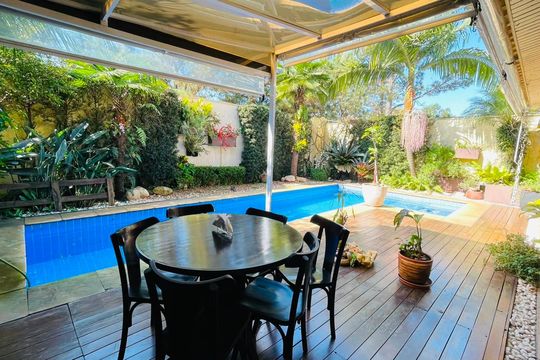 Área privativa de casa de condomínio para alugar com 4 quartos, 214m² em Jardim Barbacena, Cotia
