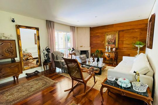 Casa de Condomínio para alugar com 4 quartos, 214m² em Jardim Barbacena, Cotia