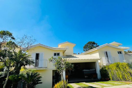 Fachada da casa de casa de condomínio para alugar com 4 quartos, 214m² em Jardim Barbacena, Cotia