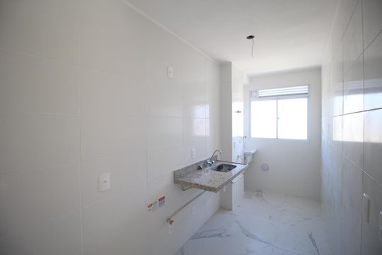 Cozinha de apartamento à venda com 2 quartos, 48m² em Jardim Itu, Porto Alegre