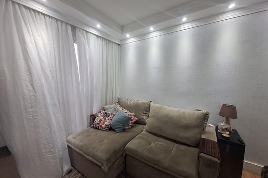 Sala de TV de apartamento para alugar com 2 quartos, 48m² em Parque Jaçatuba, Santo André