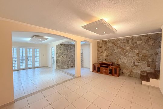 Casa à venda com 3 quartos, 181m² em Vila Boaventura, Jundiaí