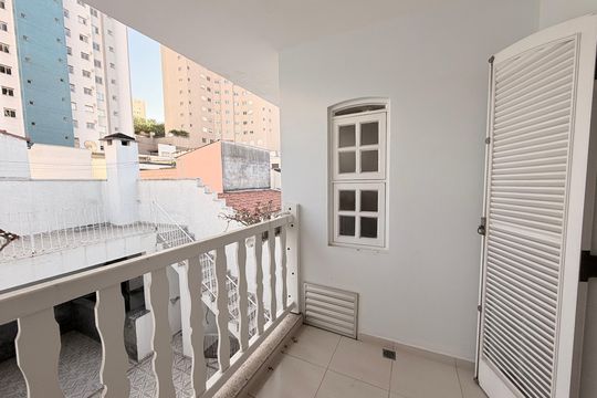 Sacada  de casa à venda com 3 quartos, 181m² em Vila Boaventura, Jundiaí
