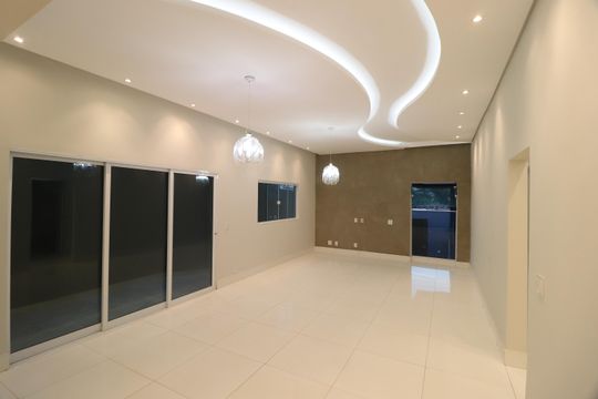 Casa para alugar com 3 quartos, 360m² em Daniel Fonseca, Uberlândia