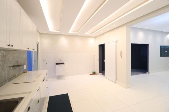 Cozinha de casa para alugar com 3 quartos, 360m² em Daniel Fonseca, Uberlândia