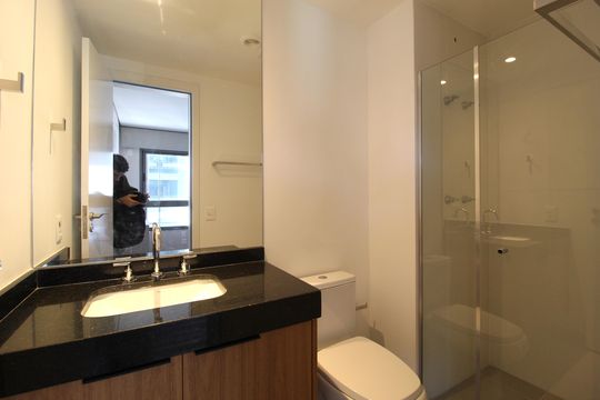 Banheiro da Suíte 1 de apartamento para alugar com 2 quartos, 60m² em Vila Nova Conceição, São Paulo