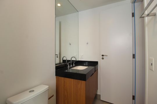 Banheiro da Suíte 2 de apartamento para alugar com 2 quartos, 60m² em Vila Nova Conceição, São Paulo