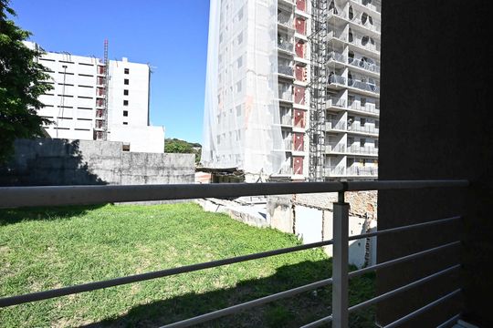 Varanda da Área de Serviço  de casa para alugar com 1 quarto, 48m² em Vila Sonia, São Paulo