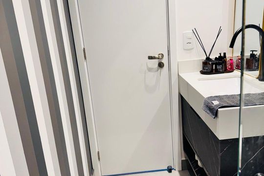 Banheiro de apartamento à venda com 2 quartos, 37m² em Vila Nova Conceição, São Paulo