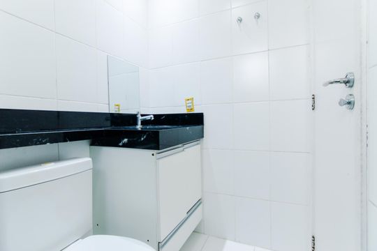 Banheiro da Suíte de apartamento para alugar com 2 quartos, 58m² em Picanço, Guarulhos