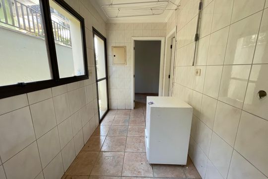 Área de Serviço de casa para alugar com 4 quartos, 351m² em Jardim Jussara, São Paulo