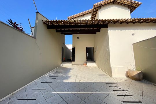 Garagem de casa para alugar com 4 quartos, 351m² em Jardim Jussara, São Paulo