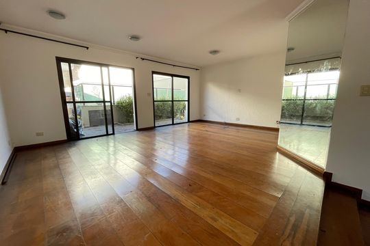 Sala de casa para alugar com 4 quartos, 351m² em Jardim Jussara, São Paulo